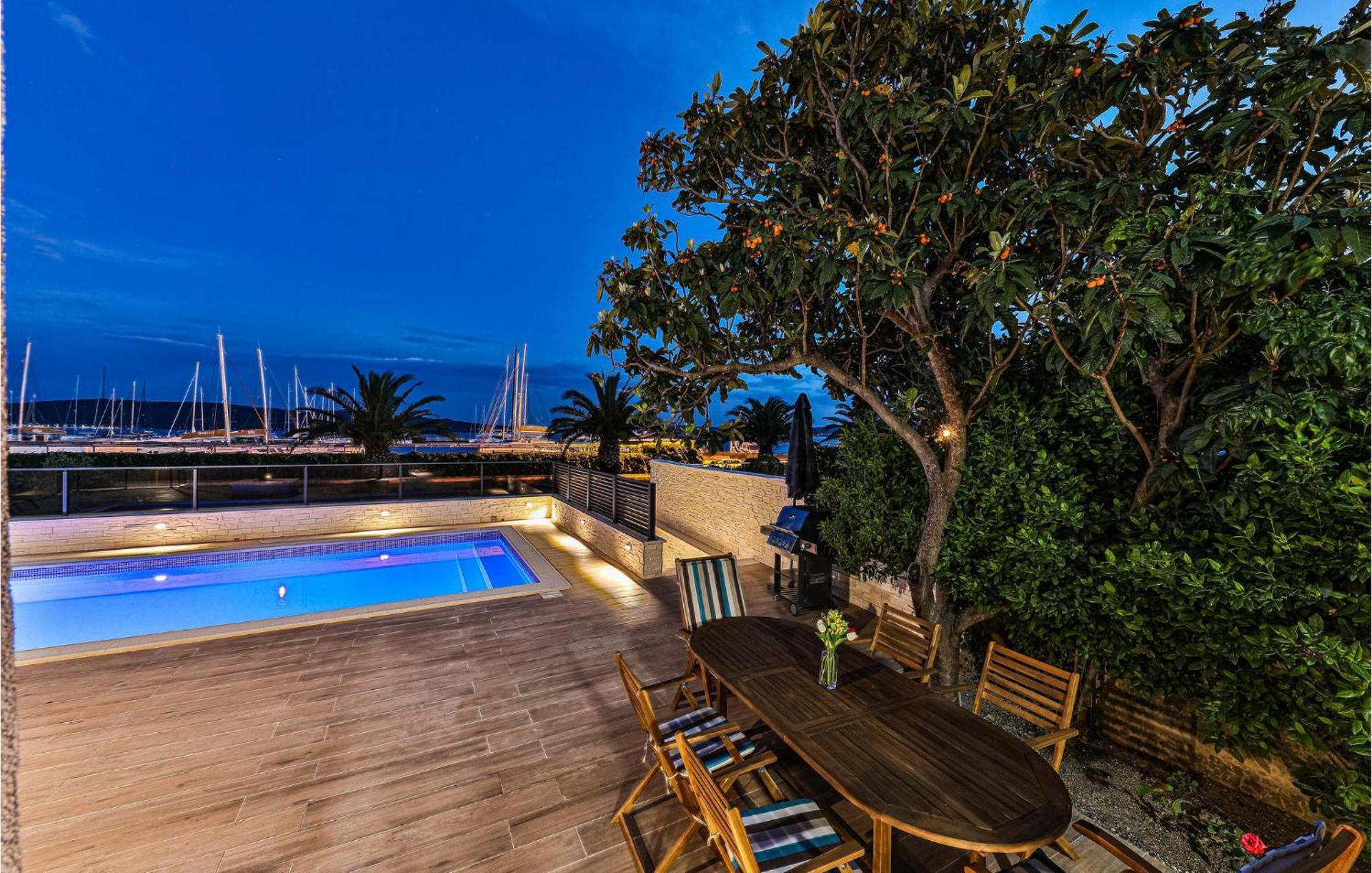 Gorgeous Home In Kastel Gomilica With Wifi Kaštela Esterno foto